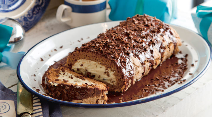 chocolate-roulade-christmas-cream-pudding-recipe